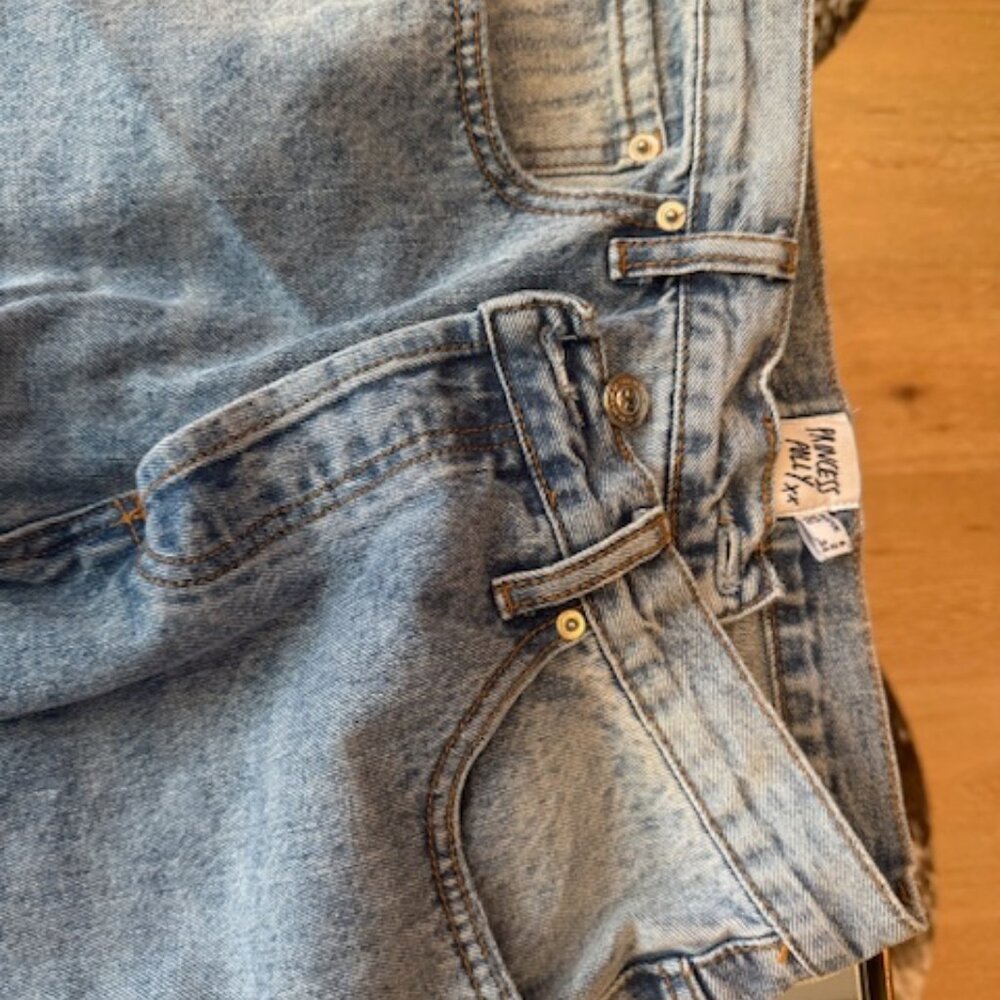 Pre-loved Princess Polly Straight Leg Jean in Light Wash - Size 2 - Picture 3 of 6
